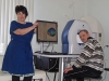 Оптометрист Ю.Е. Зюзина проводит диагностику глаза на компьютерном периметре
