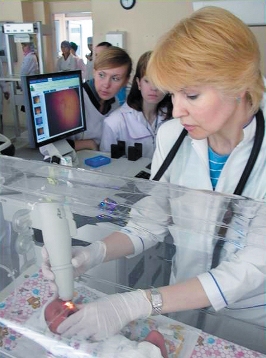 Офтальмологическое обследование новорожденного в кювезе, ДГБ № 1 (Санкт-Петербург)