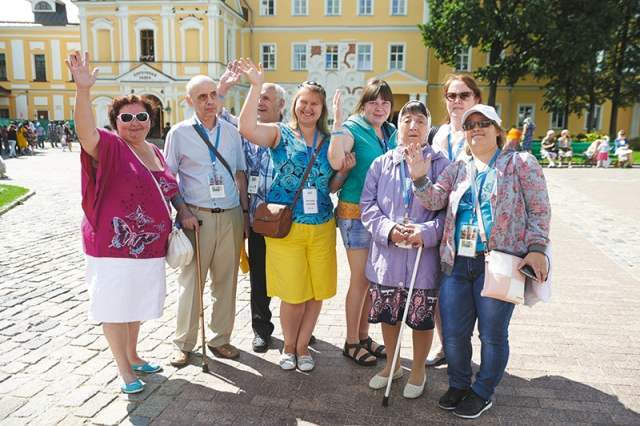 Слепоглухие туристы в Троице-Сергиевой Лавре