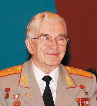 Профессору В.В. Волкову, выдающемуся офтальмологу современности,  яркому, одаренному человеку, истинному патриоту России — 95 лет